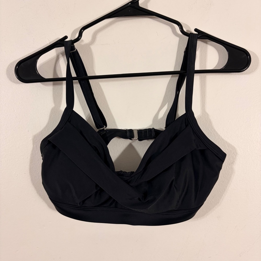 Athleta Bikini Top Womens 32 D/DD Black Wrap Crossover Support SWIMWEAR